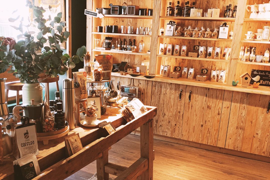 Kaffeerösterei_Füssen_Füssener_Kaffeeroesterei_Erste_Kaffeekult_Cafe_Restaurant_Shopbereich_2